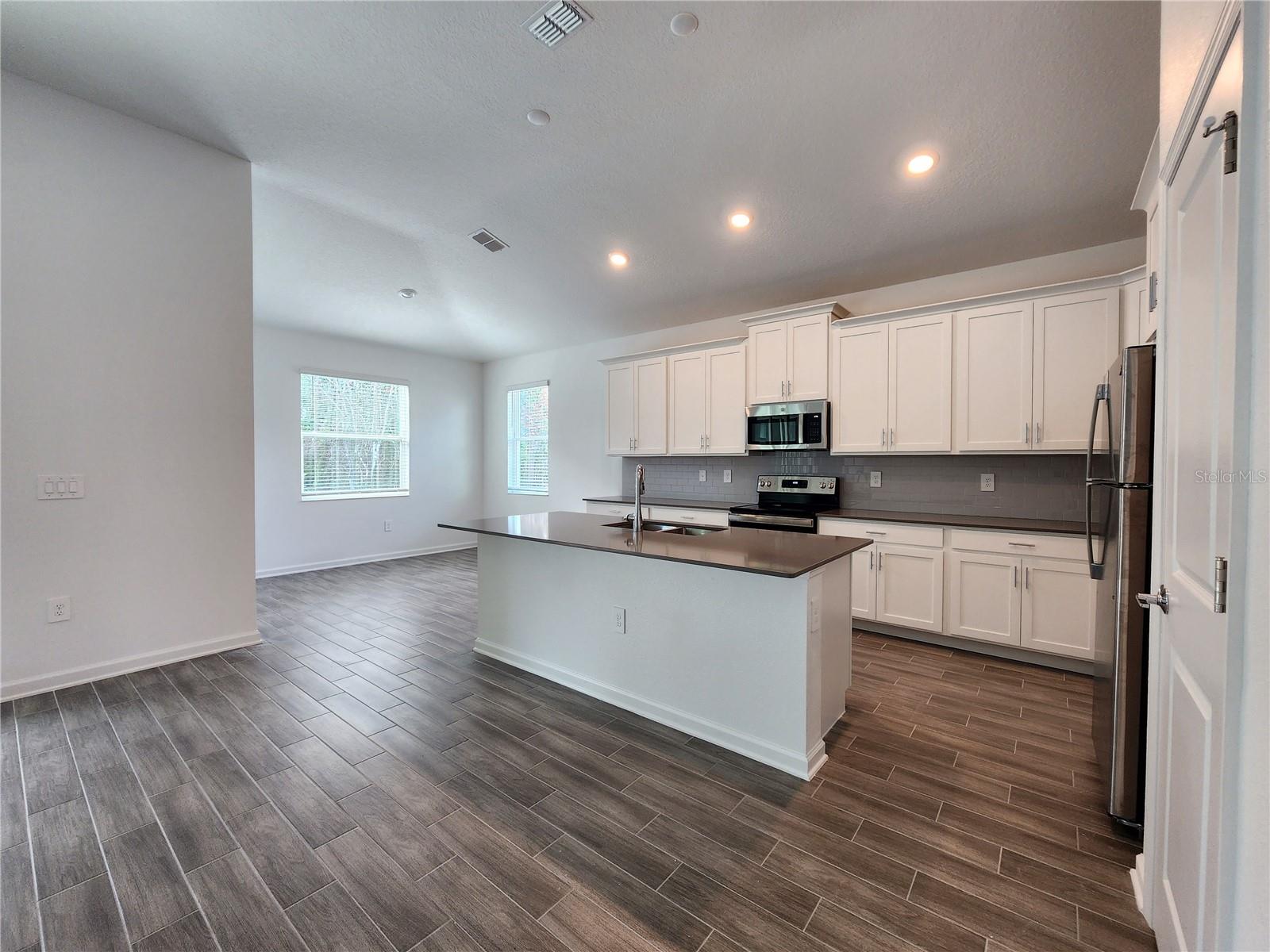 Image 5 of 24 For 6278 Lakepine Street