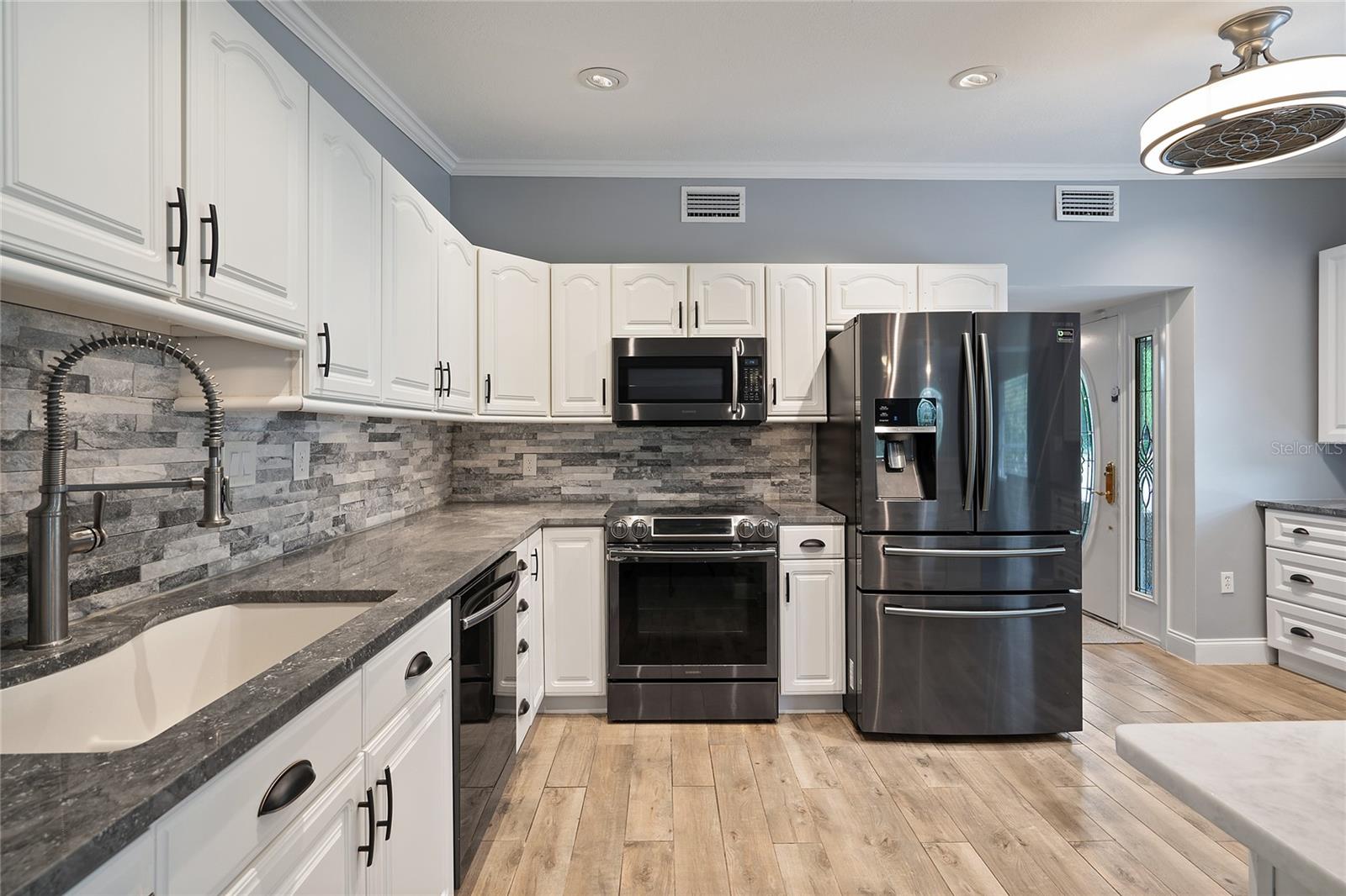 Image 10 of 44 For 480 Palm Drive