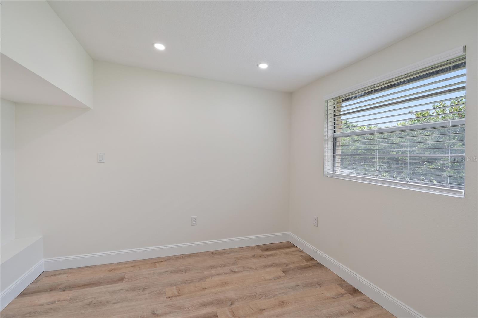 Image 28 of 44 For 480 Palm Drive