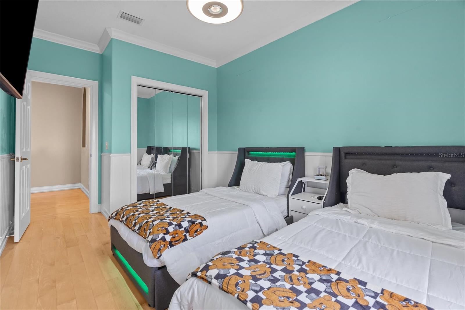 Image 34 of 69 For 7 Cove View Court