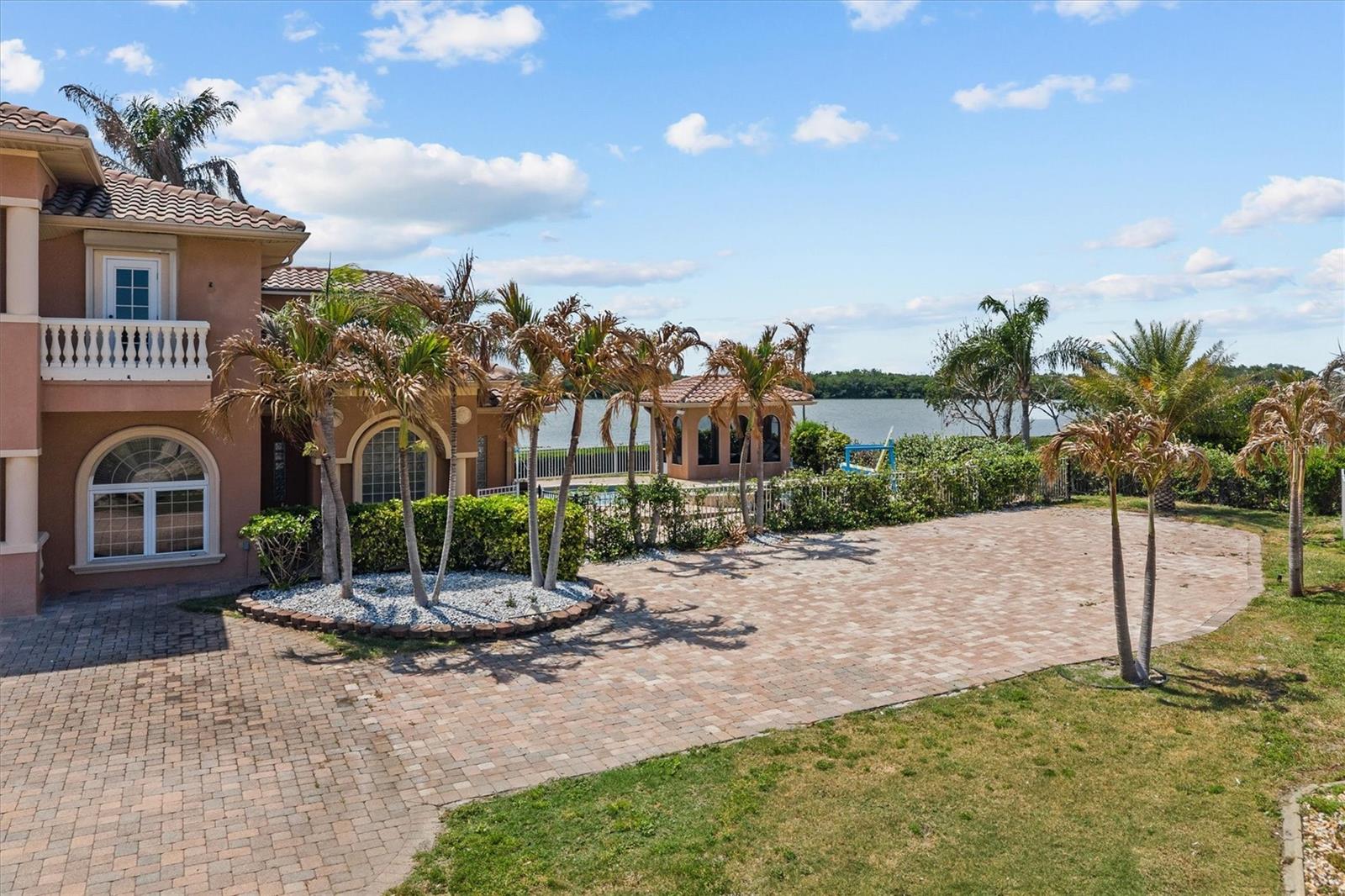Image 8 of 69 For 7 Cove View Court