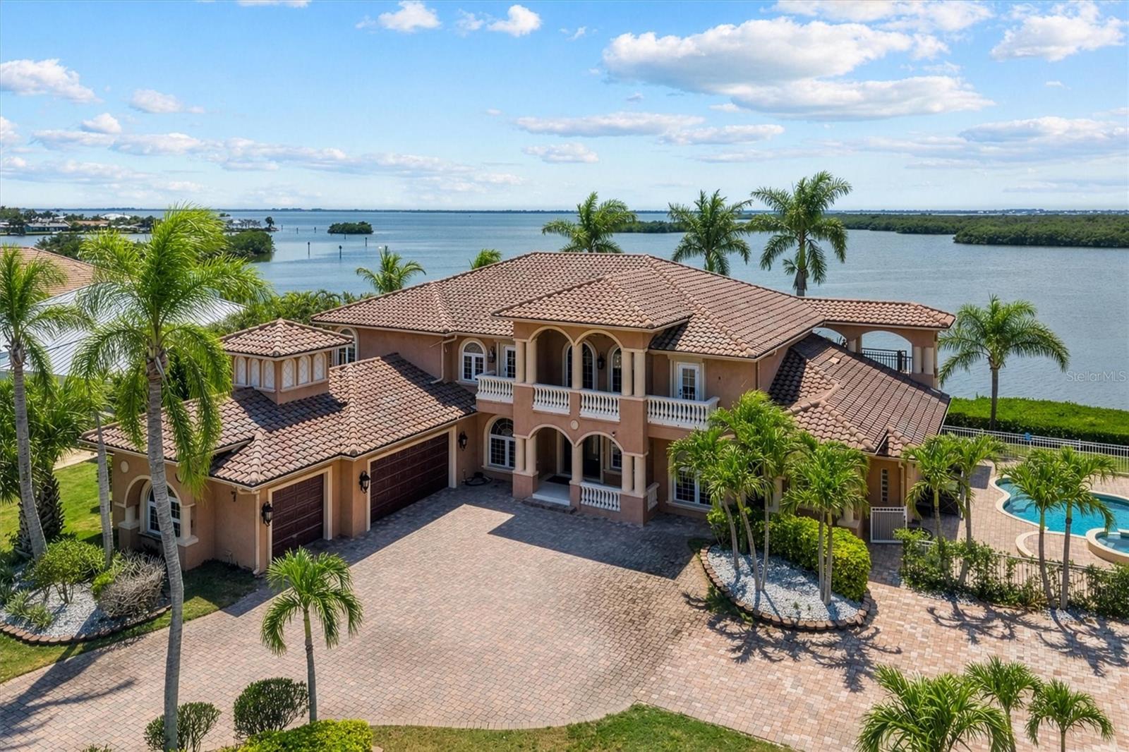 Image 9 of 69 For 7 Cove View Court