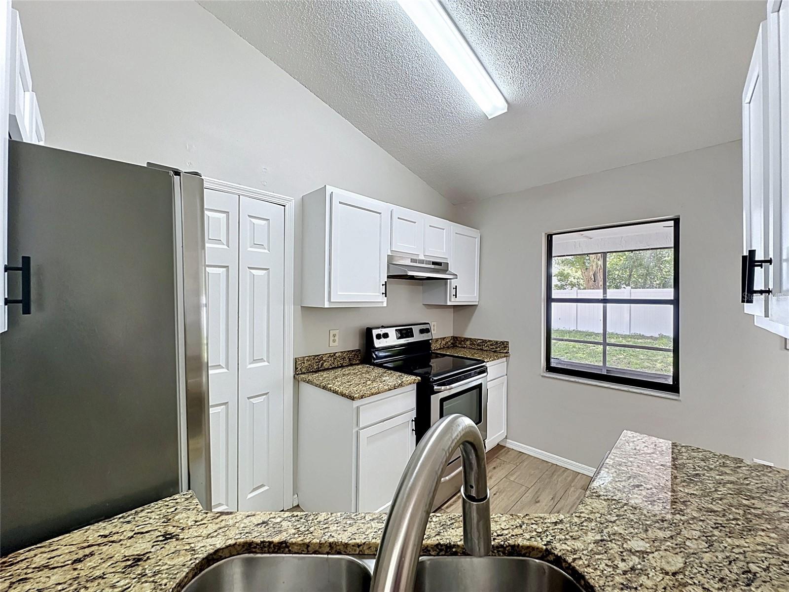 Image 23 of 29 For 1341 Heather Glen Drive
