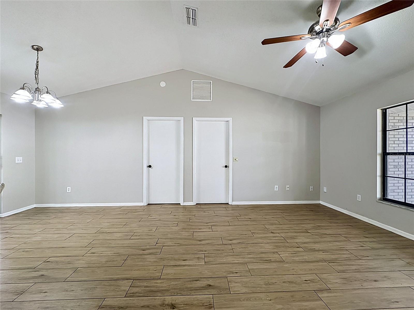 Image 4 of 29 For 1341 Heather Glen Drive