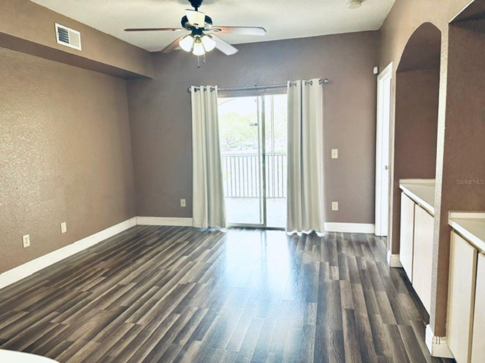 Image 13 of 32 For 822 Camargo Way 204