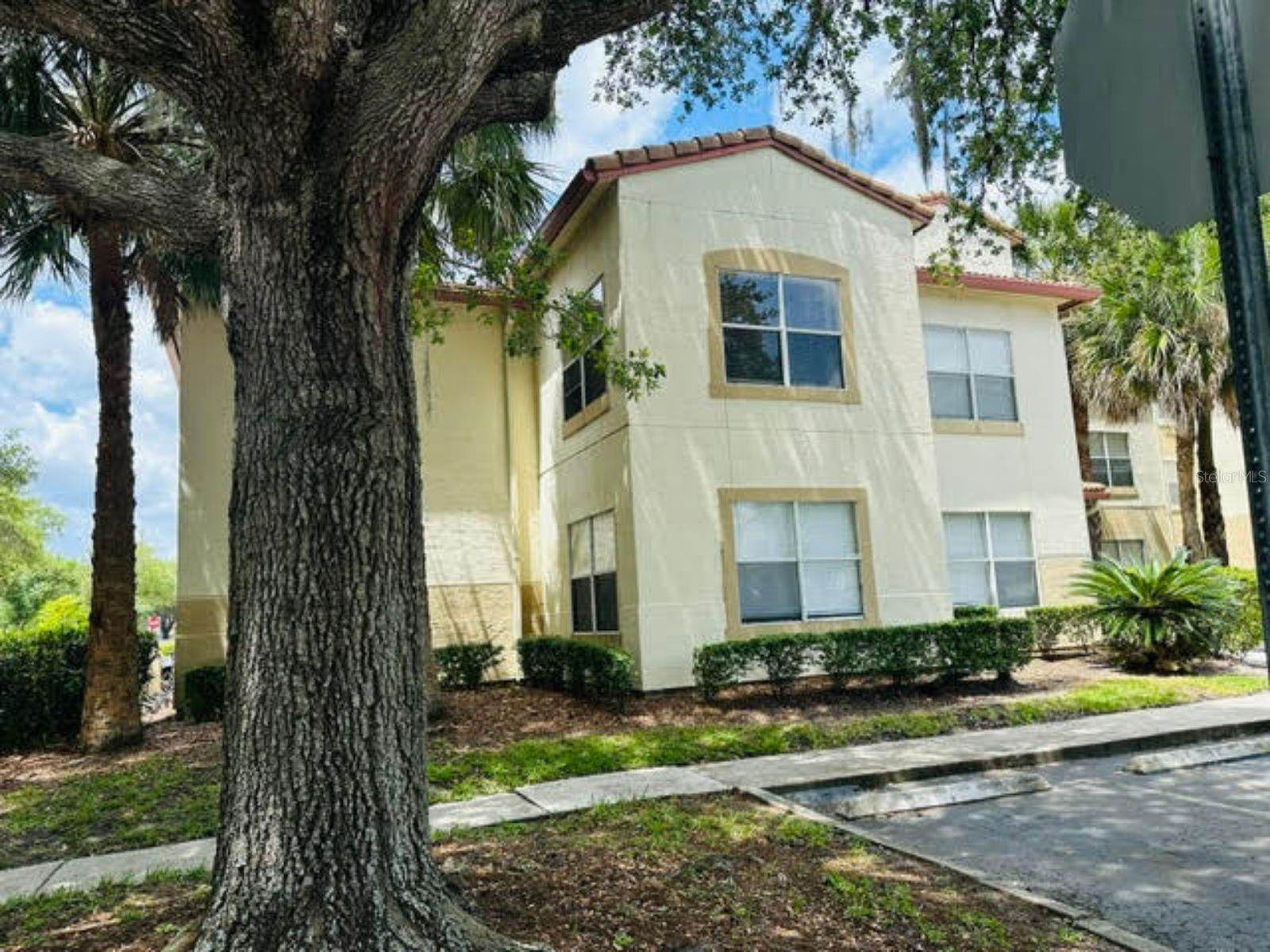 Image 3 of 32 For 822 Camargo Way 204