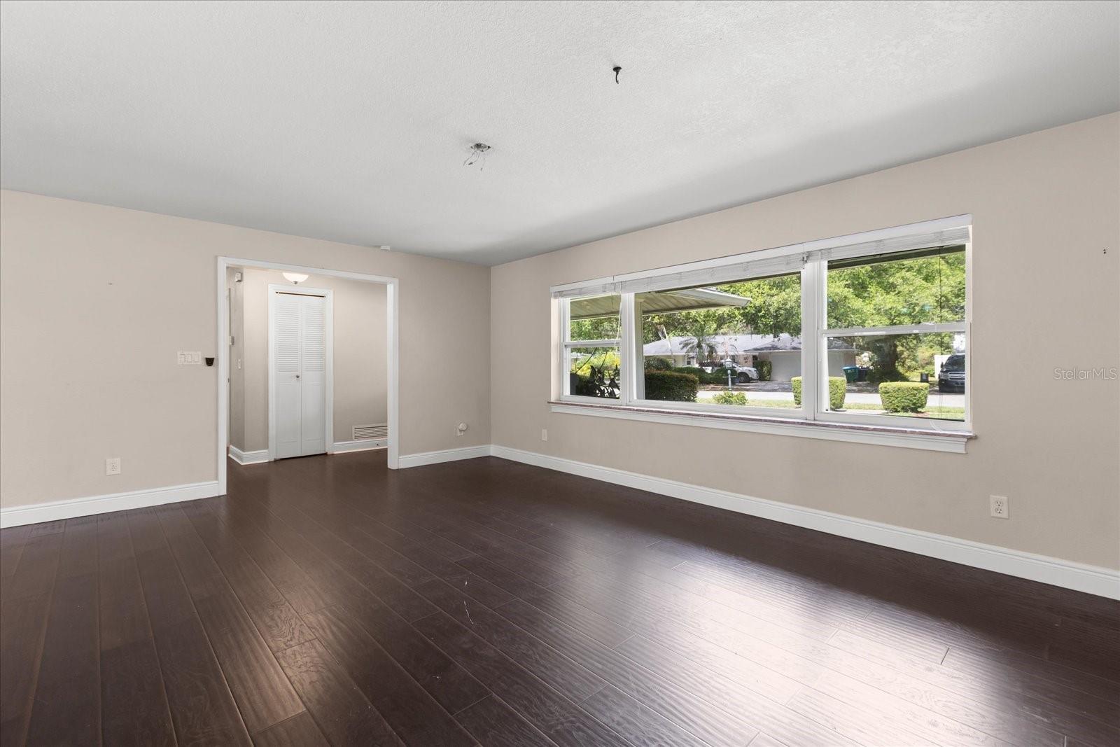 Image 14 of 39 For 910 Gamewell Avenue