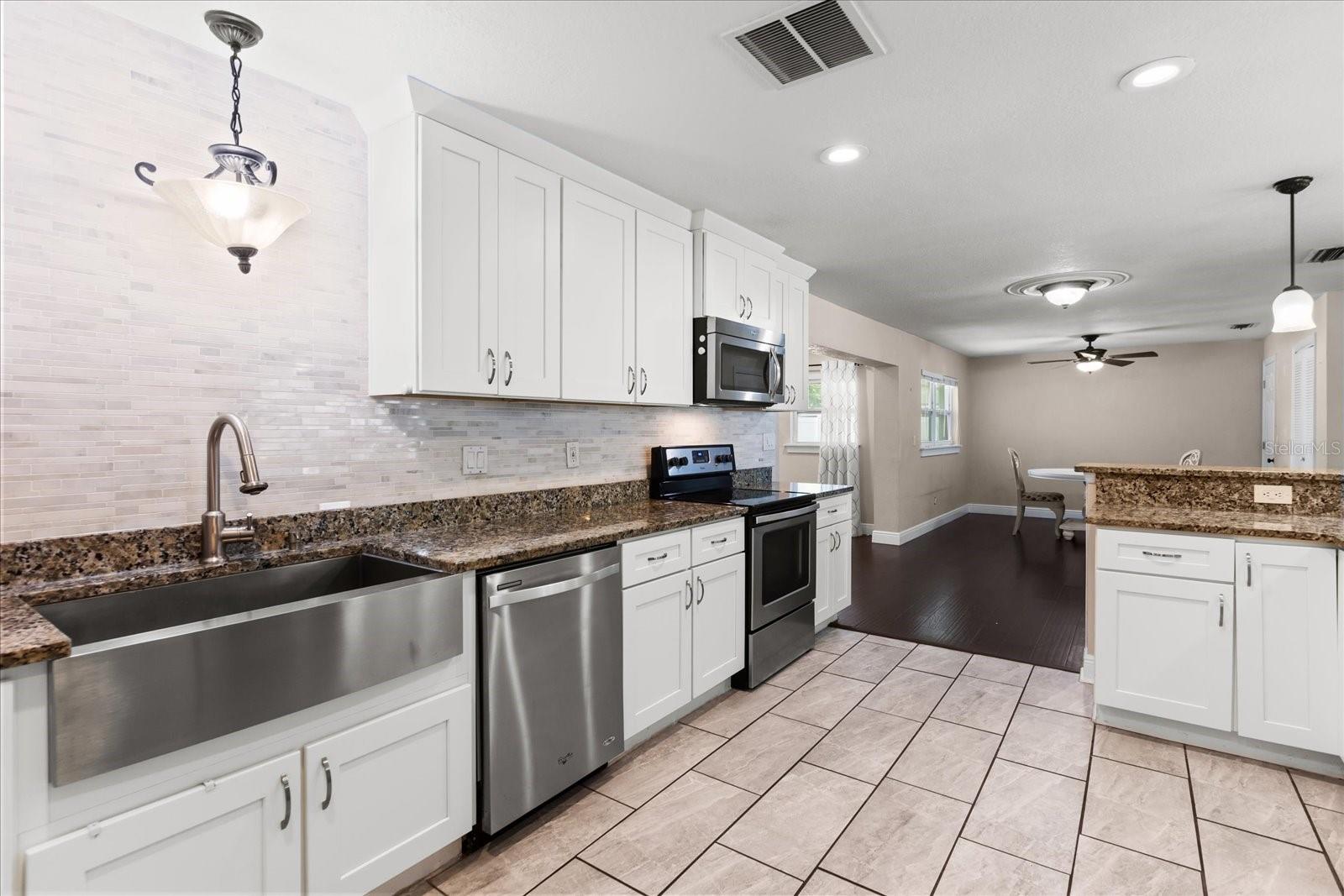 Image 18 of 39 For 910 Gamewell Avenue