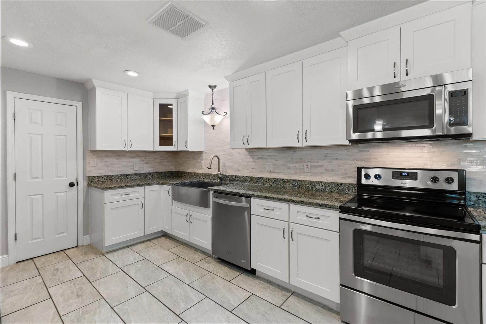Image 19 of 39 For 910 Gamewell Avenue