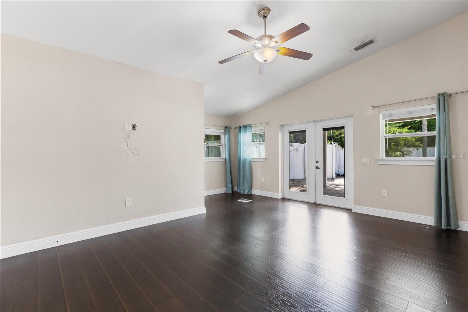 Image 20 of 39 For 910 Gamewell Avenue