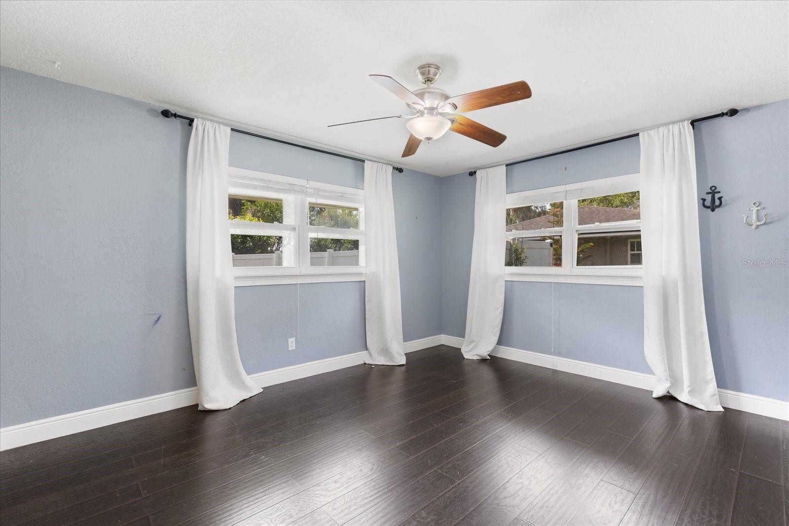 Image 27 of 39 For 910 Gamewell Avenue