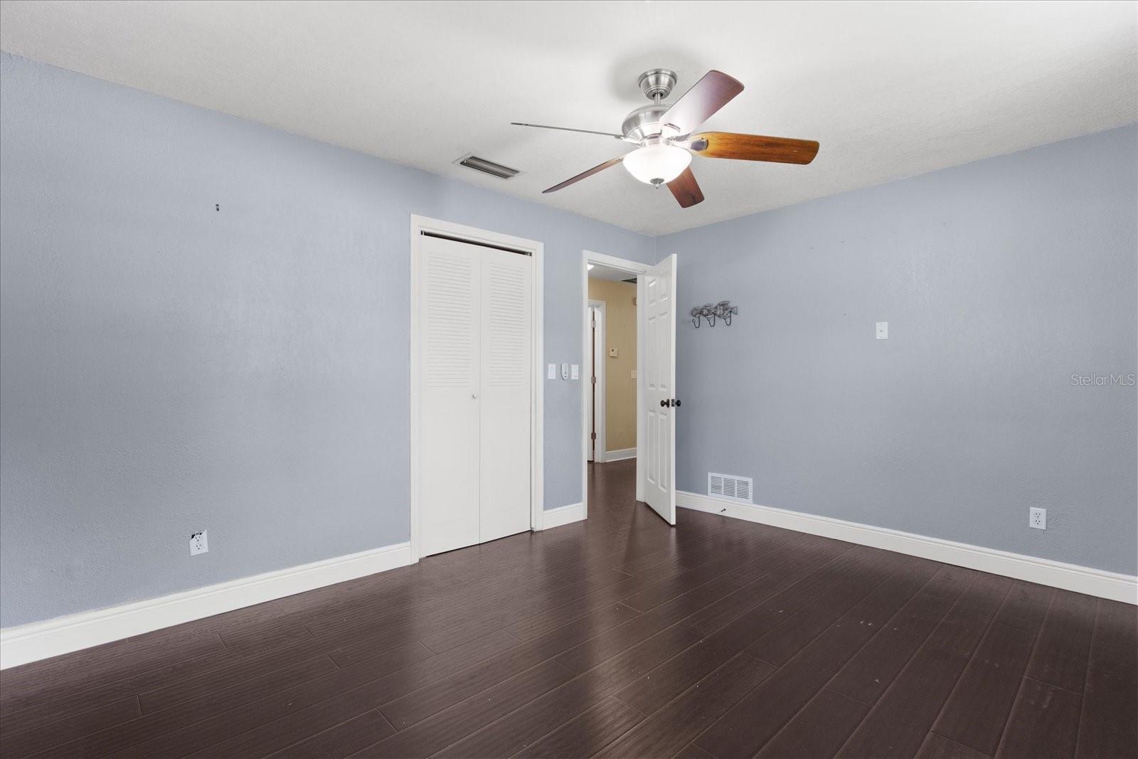 Image 28 of 39 For 910 Gamewell Avenue