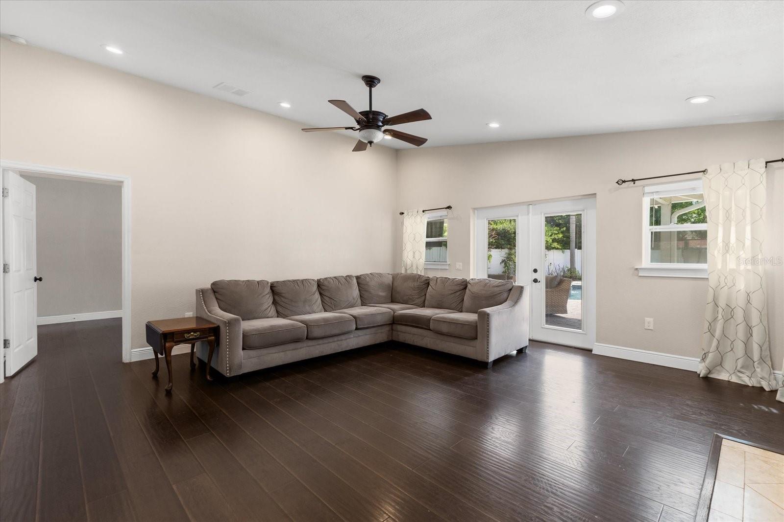 Image 8 of 39 For 910 Gamewell Avenue