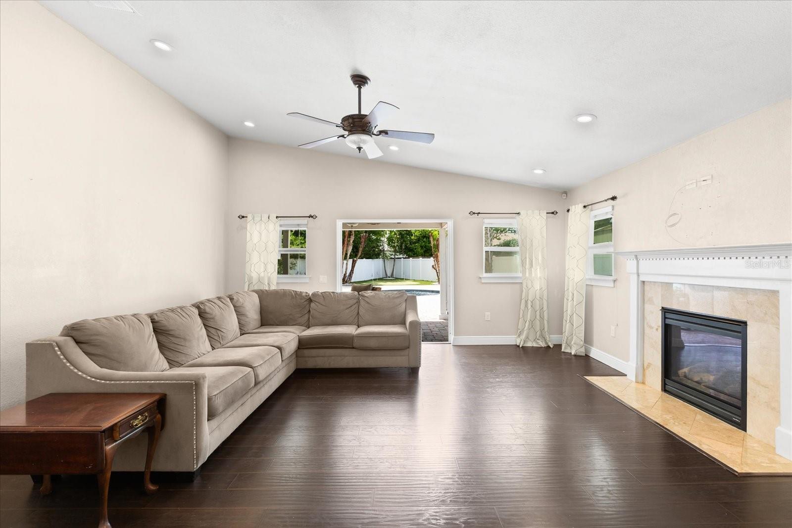 Image 9 of 39 For 910 Gamewell Avenue