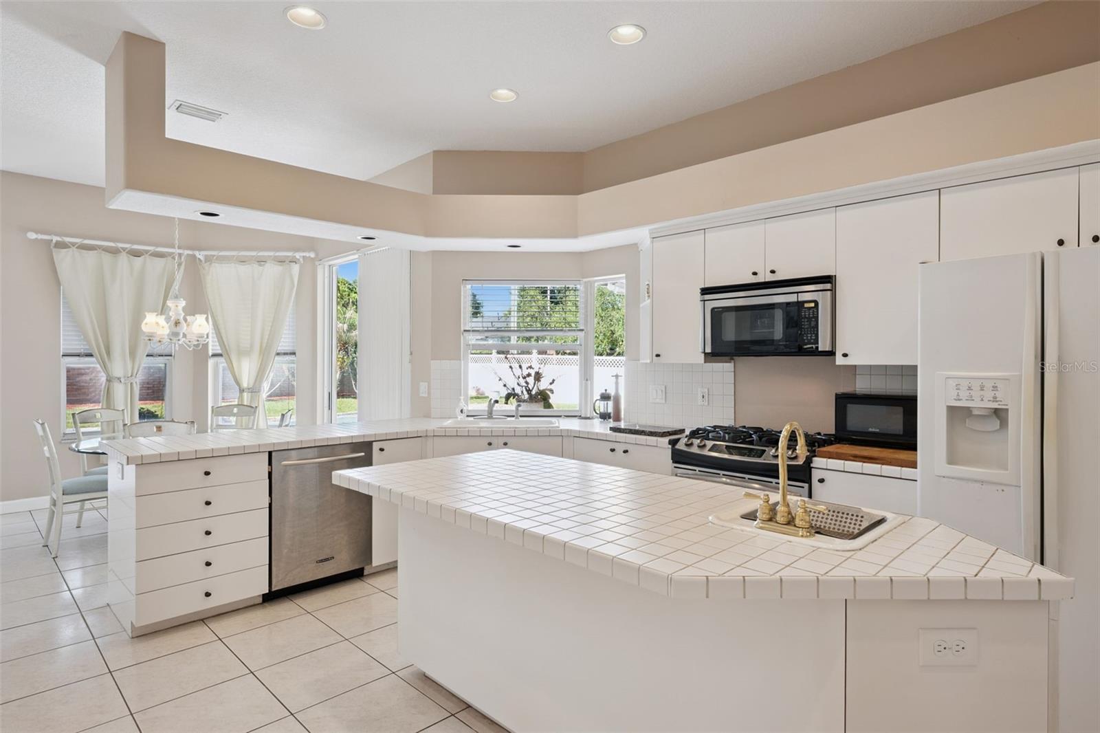 Image 10 of 46 For 3833 Sanibel Cove