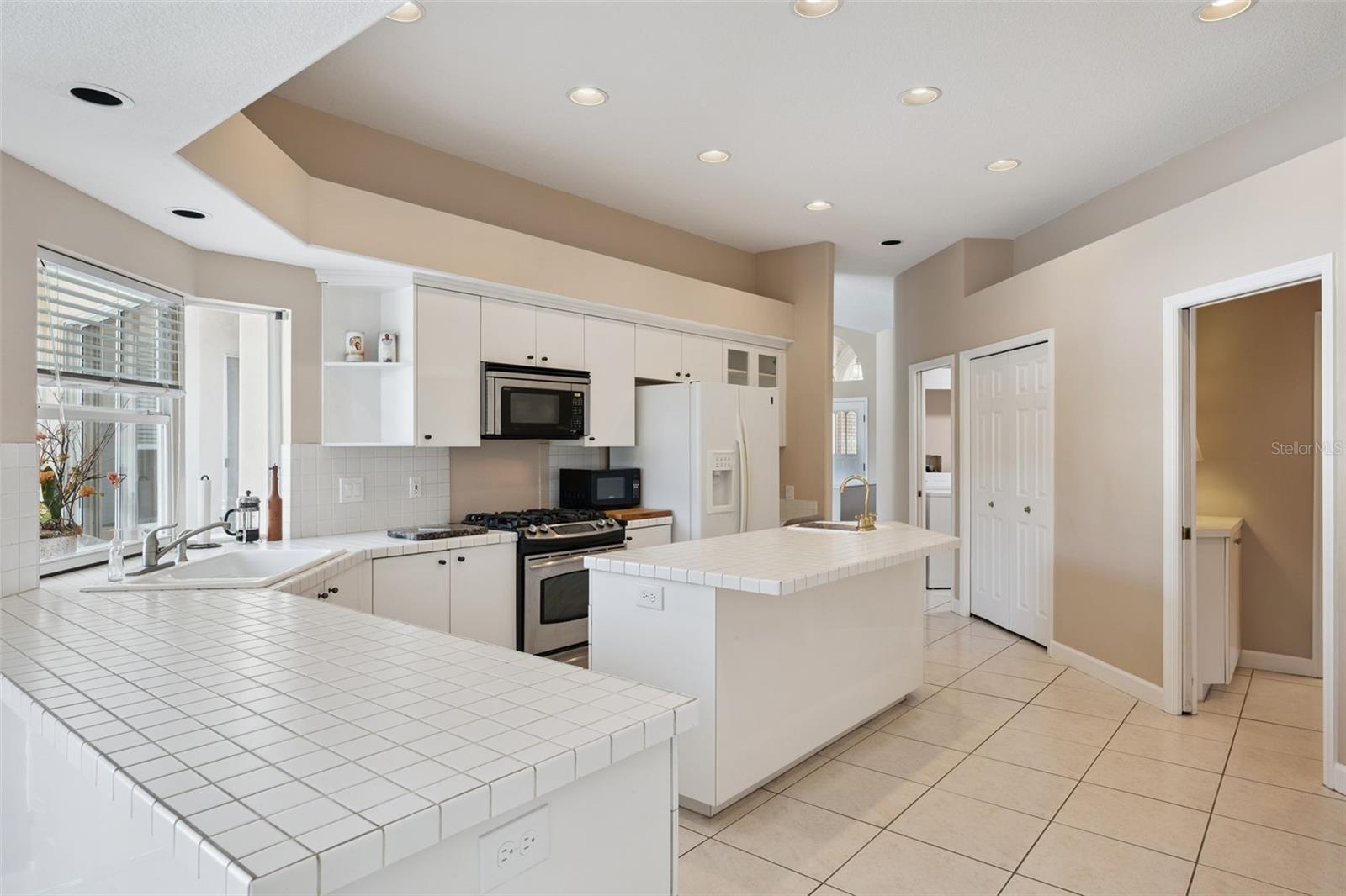 Image 9 of 46 For 3833 Sanibel Cove