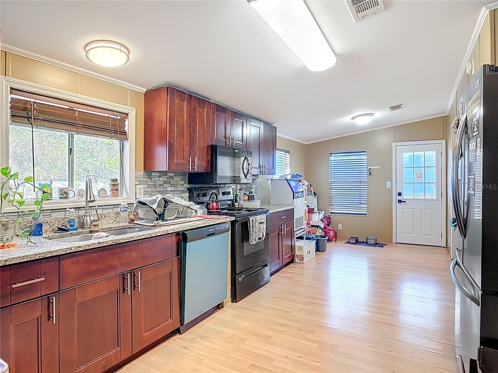 Image 9 of 28 For 45750 Pine Street