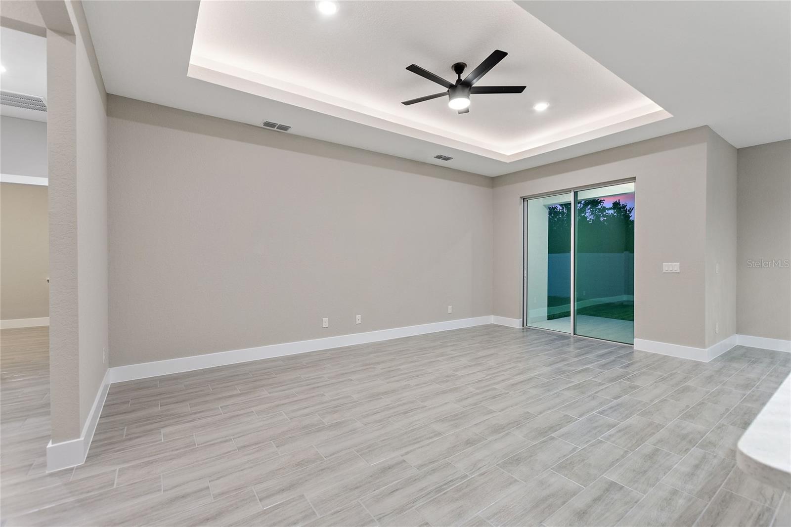 Image 14 of 37 For 330 Royal Palm Way