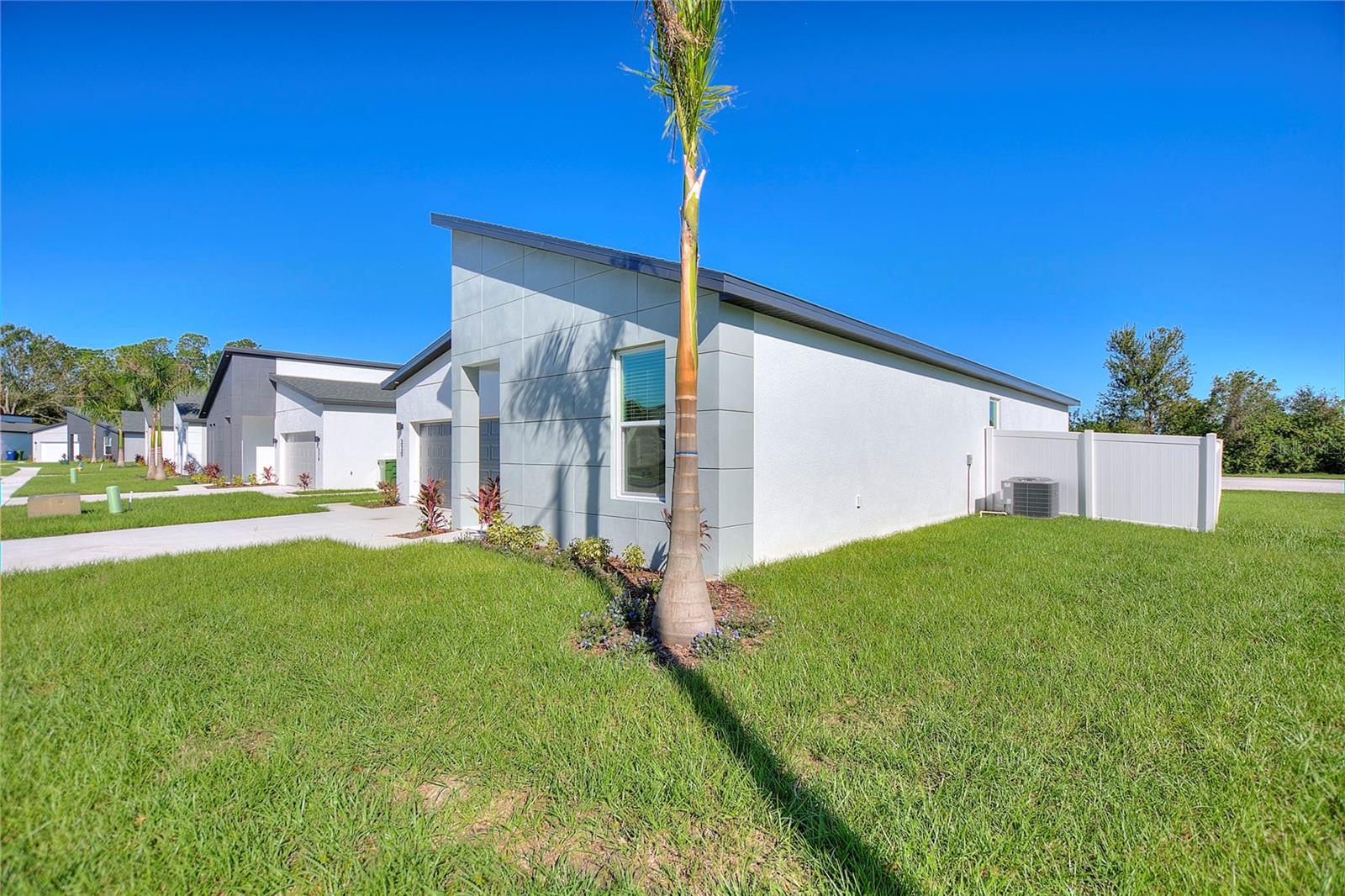 Image 2 of 37 For 330 Royal Palm Way