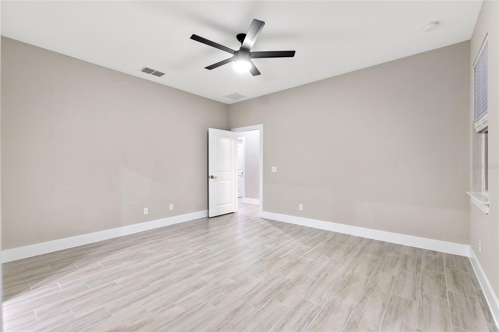 Image 25 of 37 For 330 Royal Palm Way