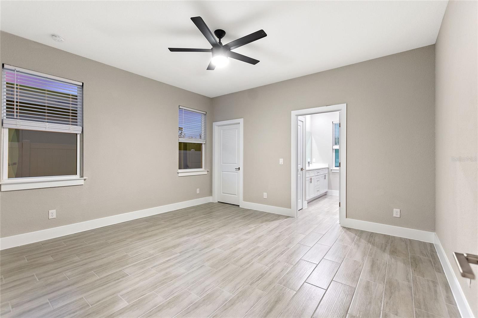 Image 28 of 37 For 330 Royal Palm Way