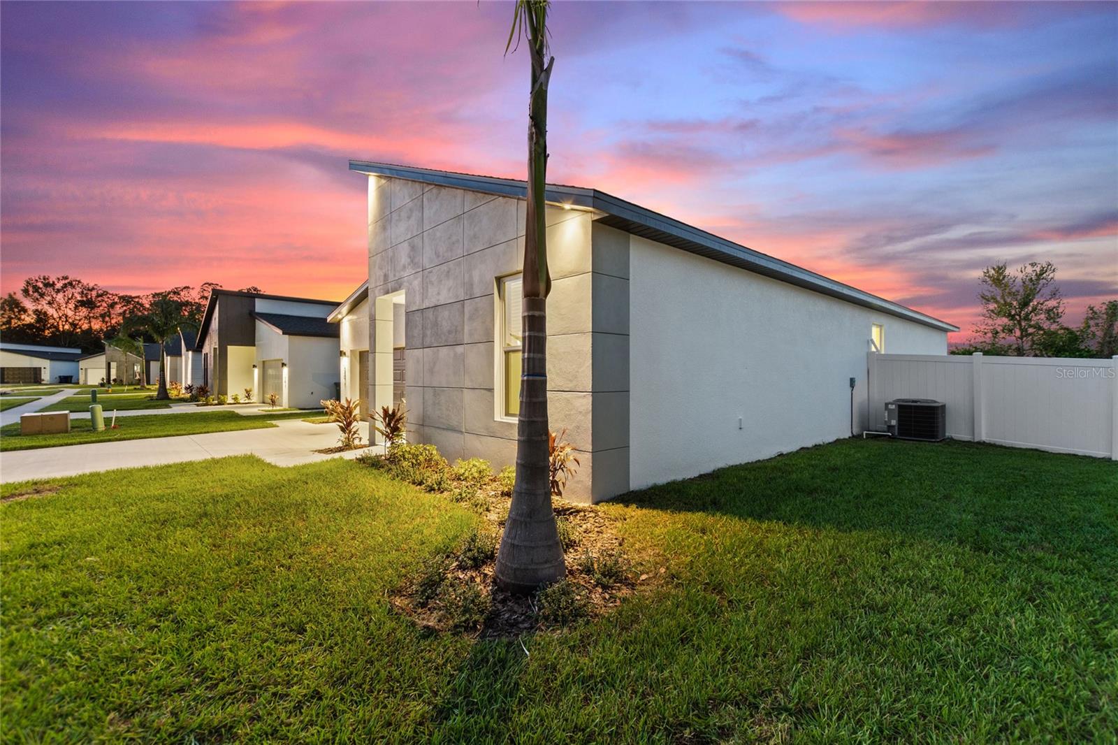 Image 5 of 37 For 330 Royal Palm Way