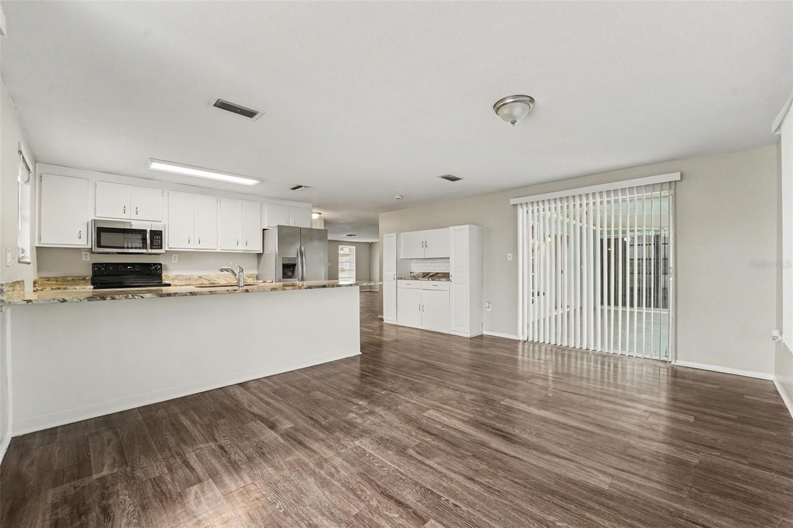 Image 5 of 24 For 10111 Gardenia Lane