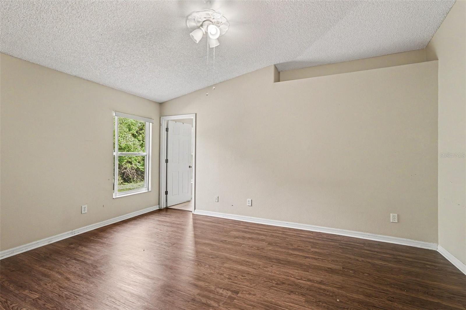 Image 14 of 15 For 560 Benton Drive