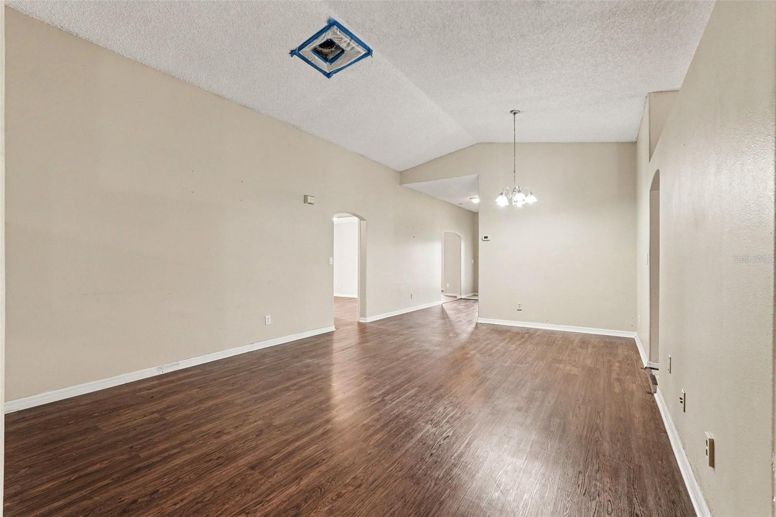 Image 4 of 15 For 560 Benton Drive