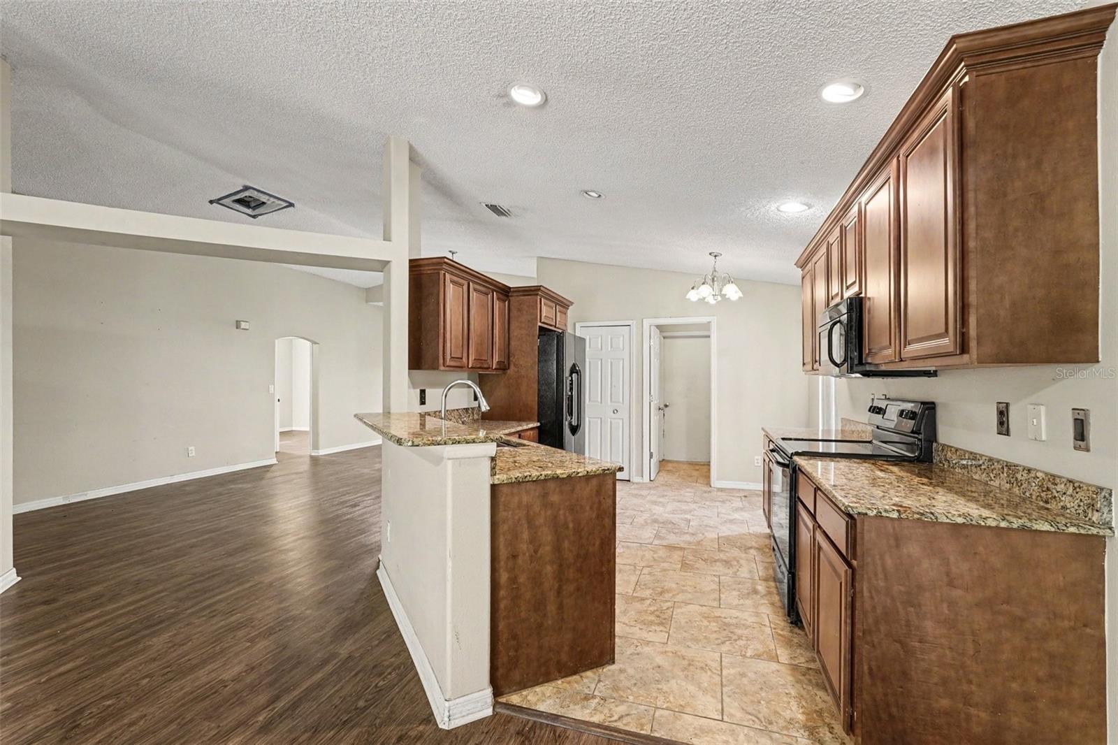 Image 7 of 15 For 560 Benton Drive