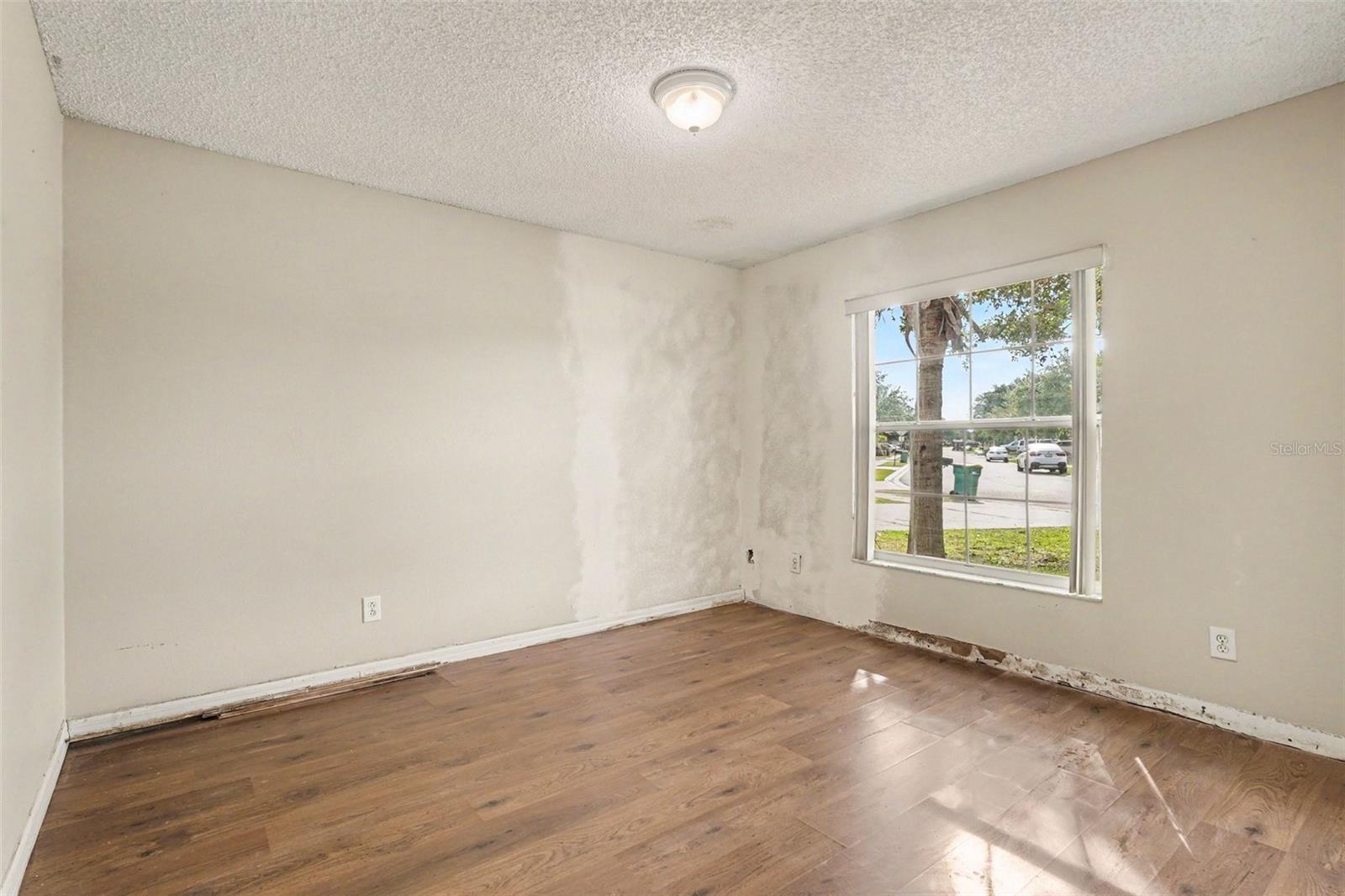 Image 9 of 15 For 560 Benton Drive
