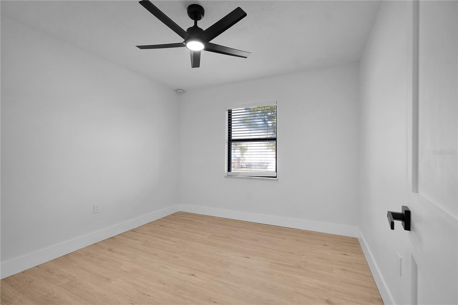 Image 29 of 41 For 1702 Curry Avenue