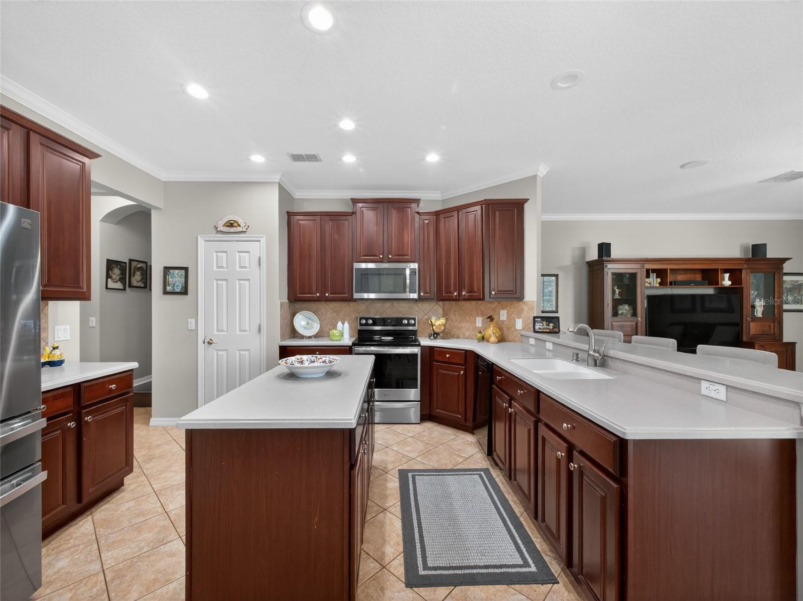 Image 19 of 49 For 10354 Oakview Pointe Terrace