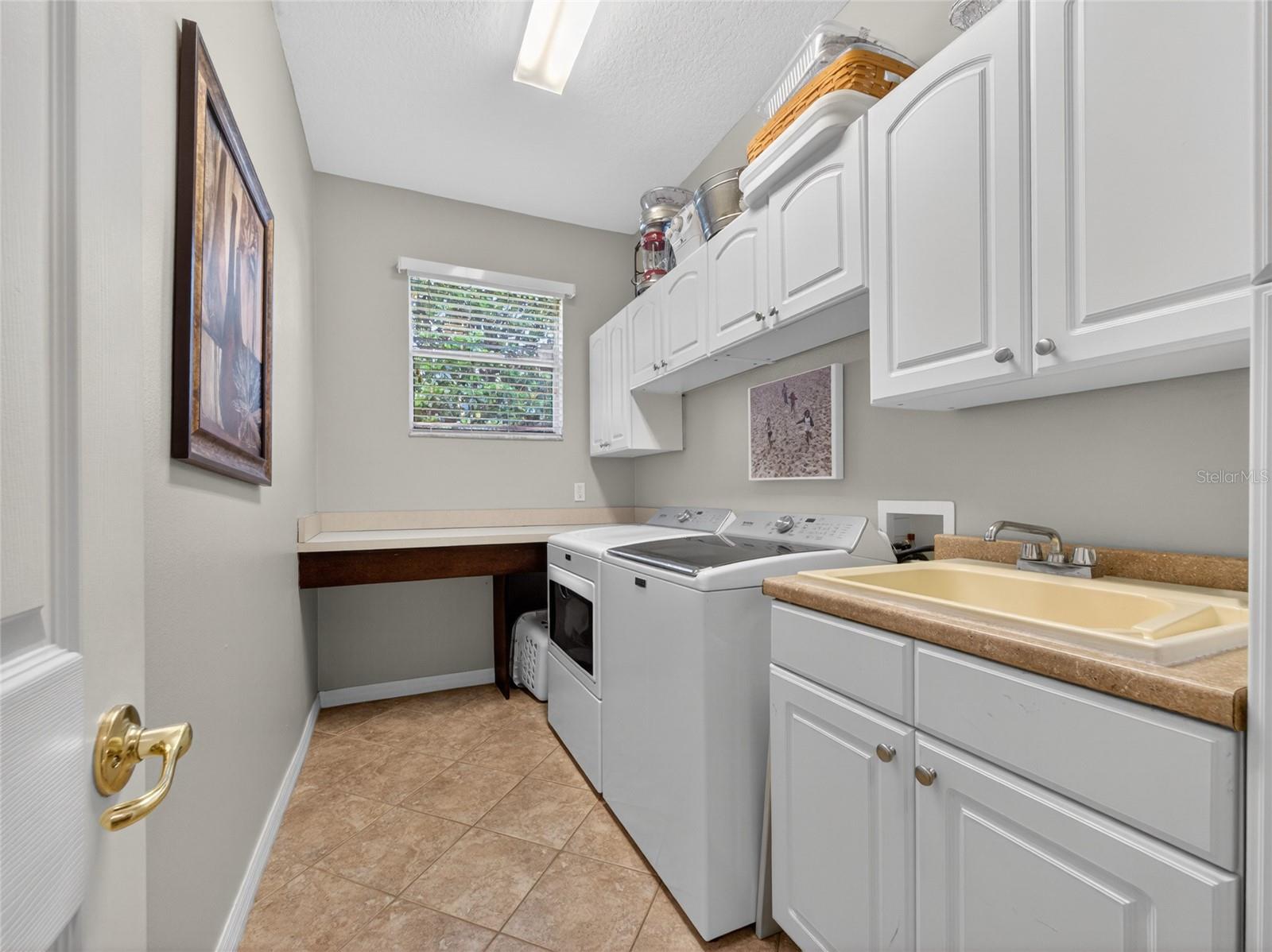Image 43 of 49 For 10354 Oakview Pointe Terrace