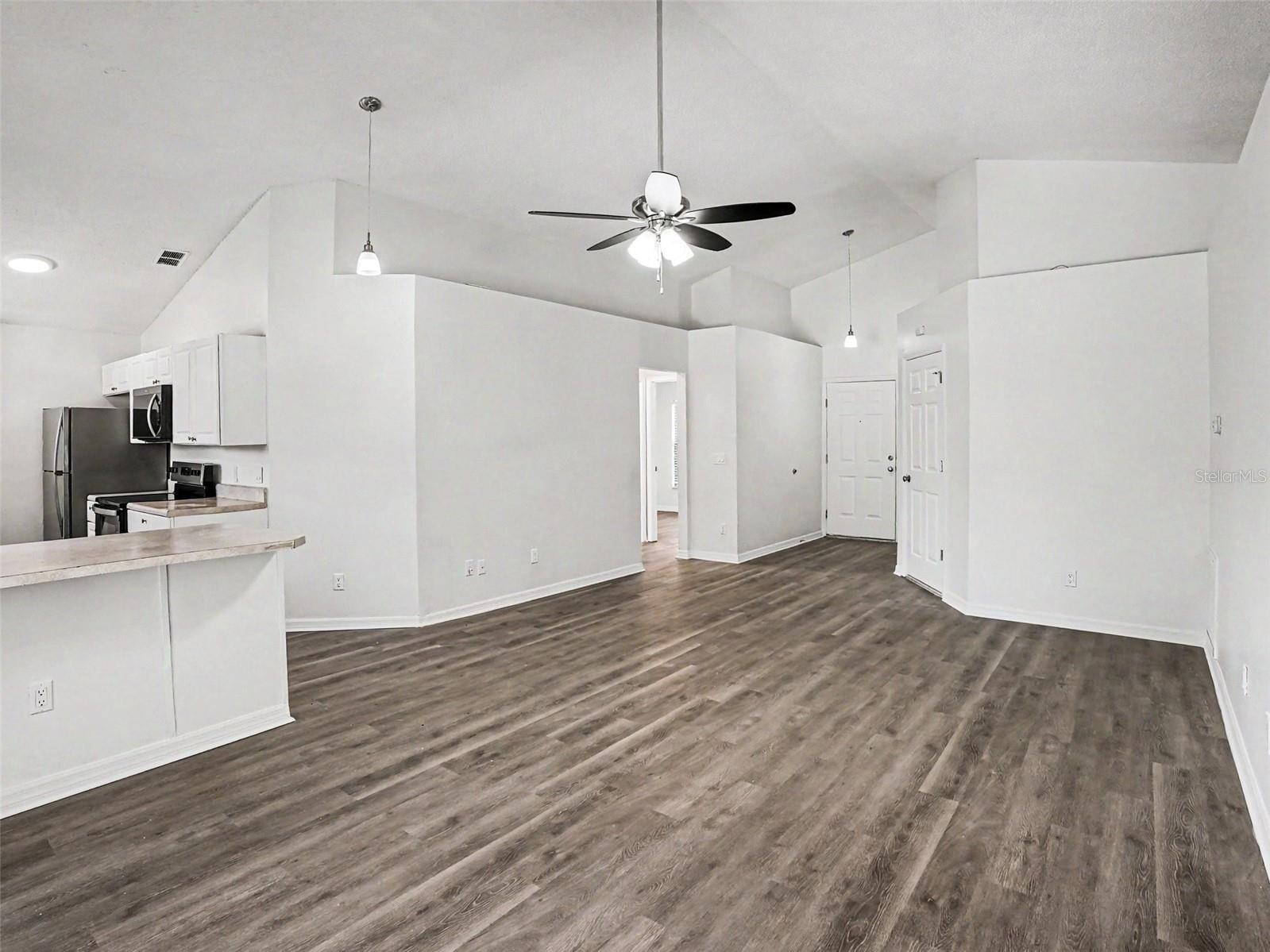 Image 4 of 17 For 207 Lake Mccoy Drive