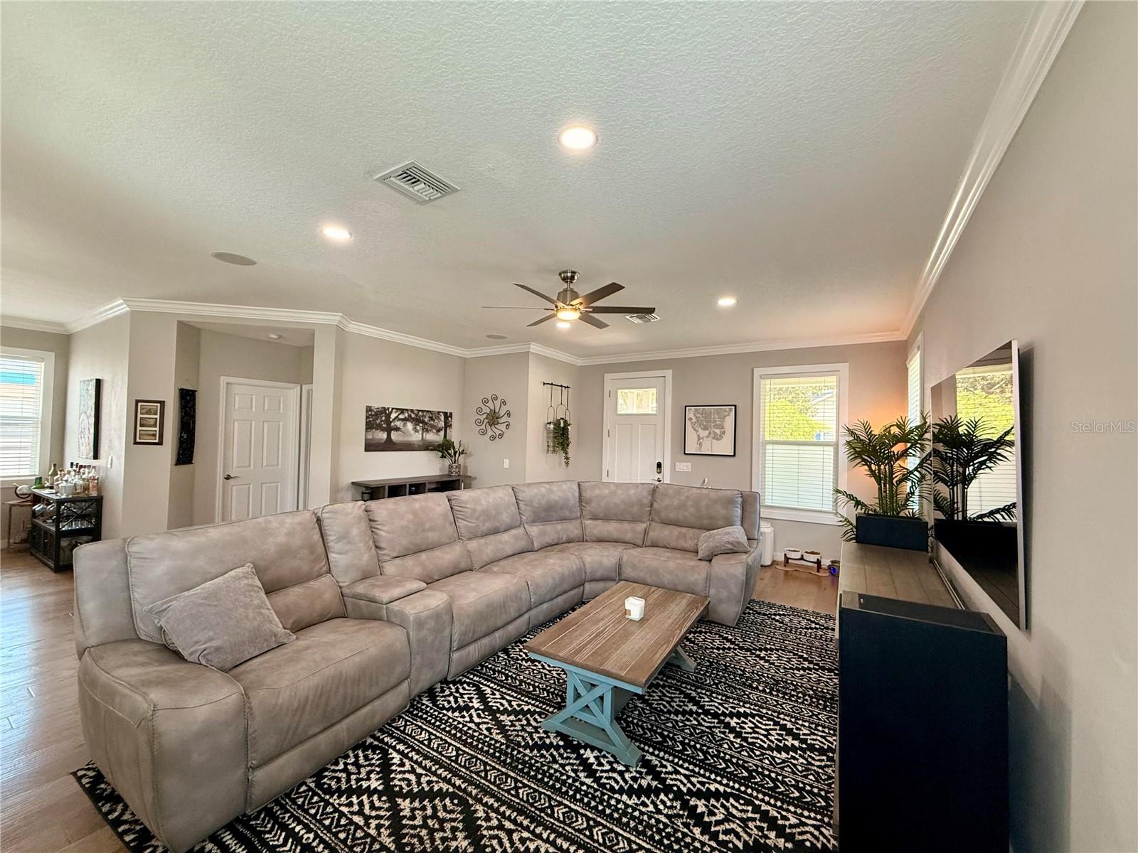 Image 5 of 33 For 1028 5th Street N