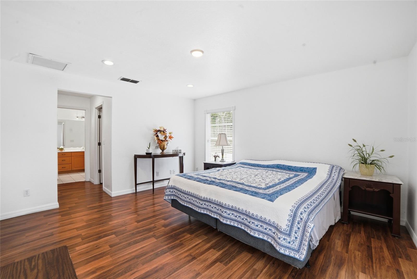 Image 23 of 48 For 2047 35th Street