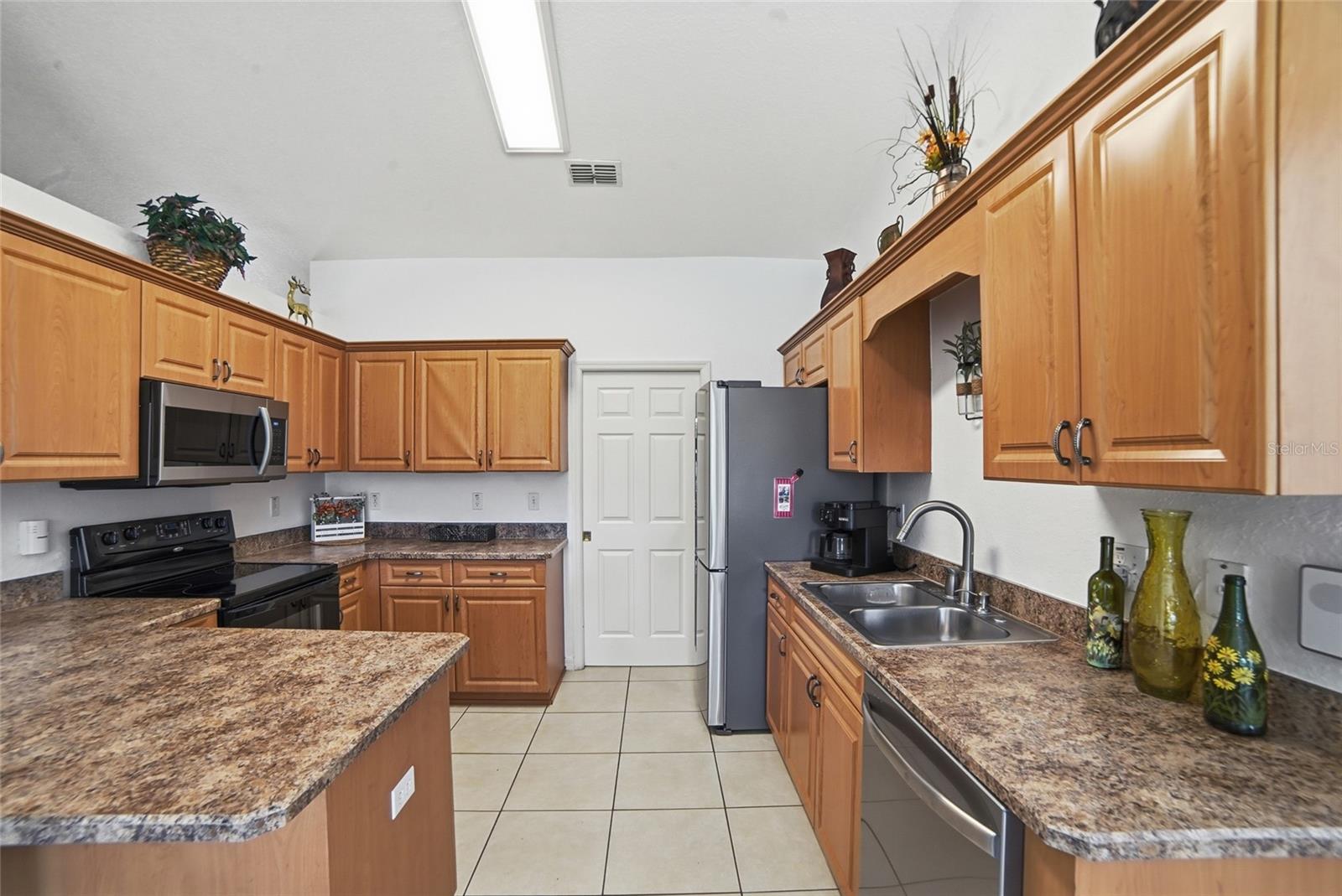 Image 32 of 48 For 2047 35th Street
