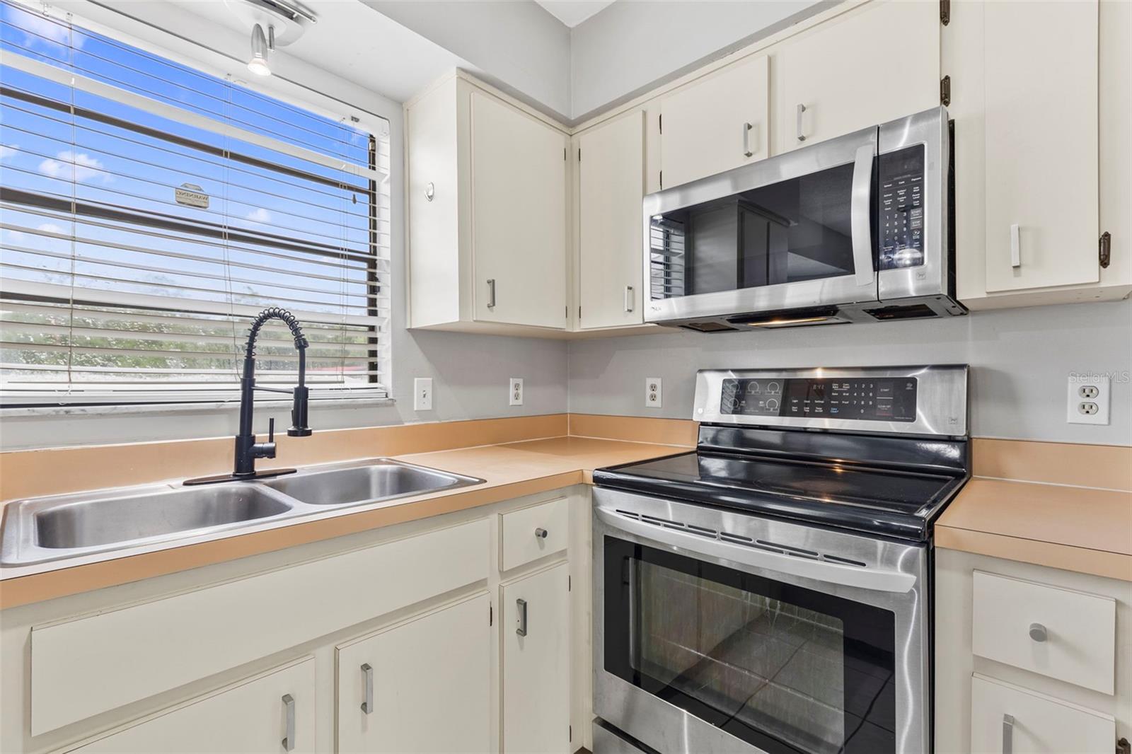 Image 13 of 38 For 1668 Spicewood Lane