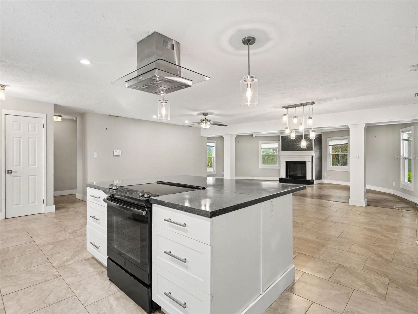 Image 14 of 32 For 2746 Hibiscus Street