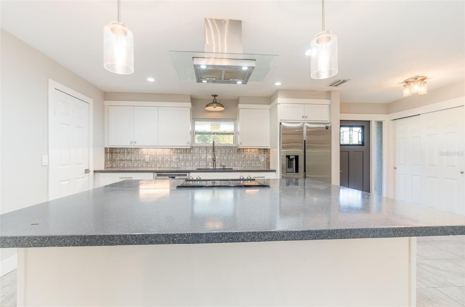 Image 16 of 32 For 2746 Hibiscus Street