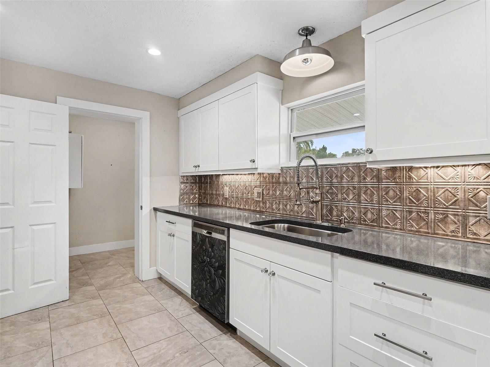 Image 17 of 32 For 2746 Hibiscus Street