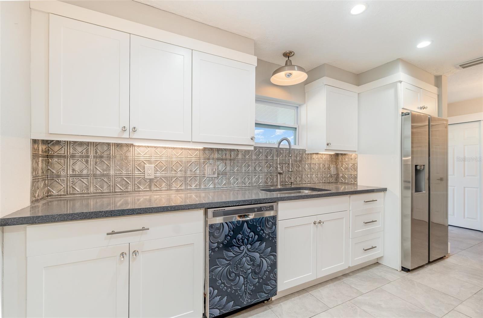 Image 18 of 32 For 2746 Hibiscus Street