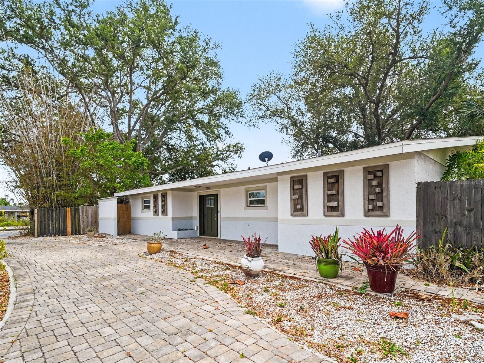Image 2 of 32 For 2746 Hibiscus Street
