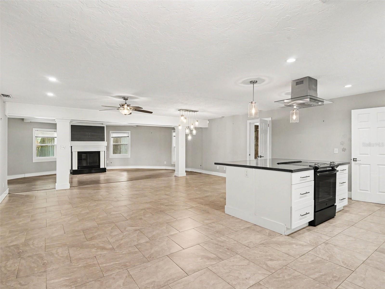 Image 4 of 32 For 2746 Hibiscus Street
