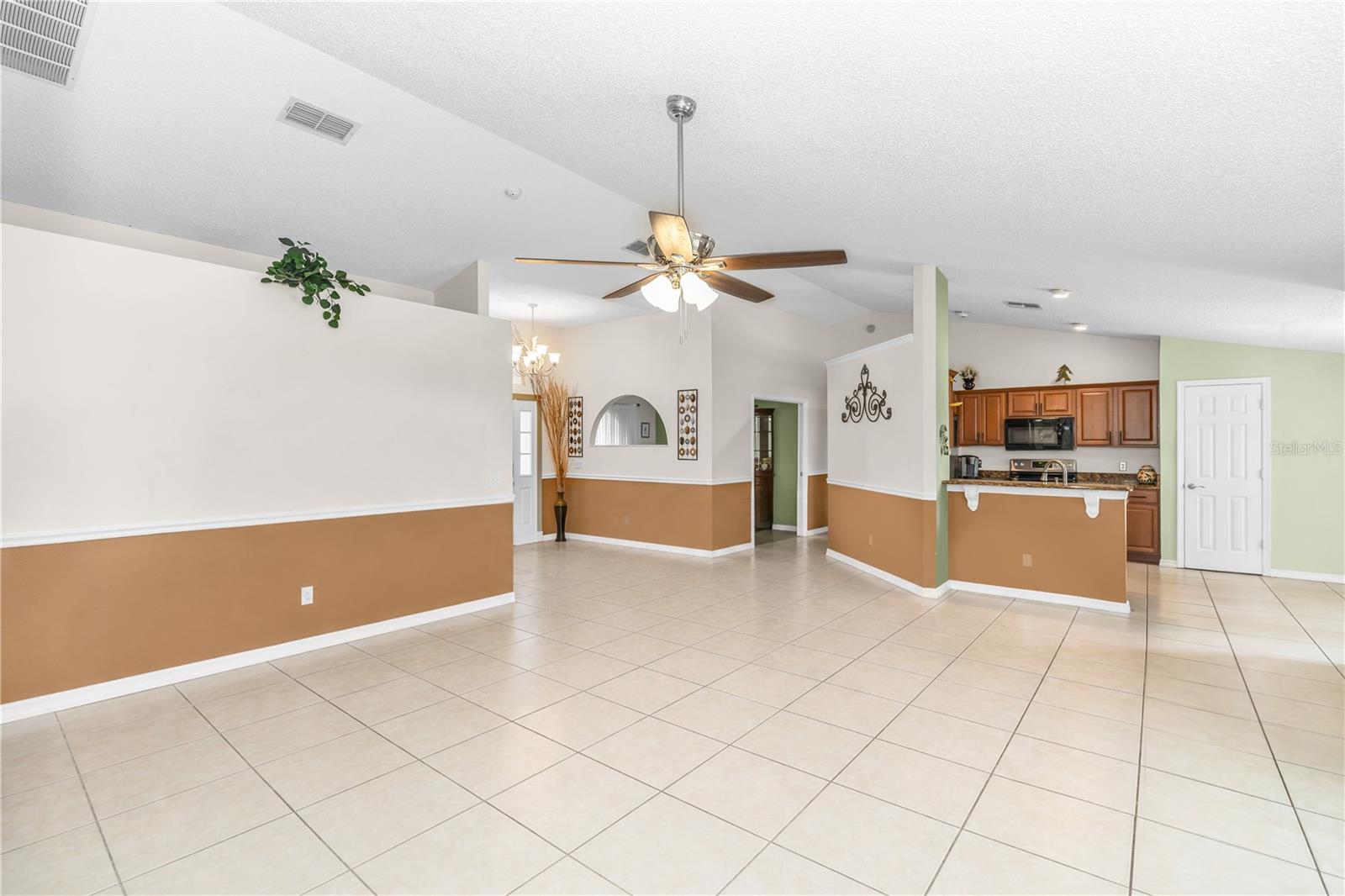 Image 9 of 37 For 2800 Woodsmere Court