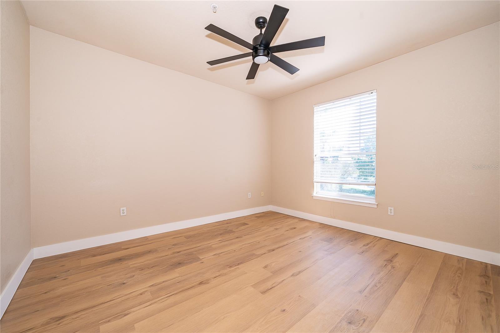 Image 13 of 30 For 5513 P G A Boulevard 4827