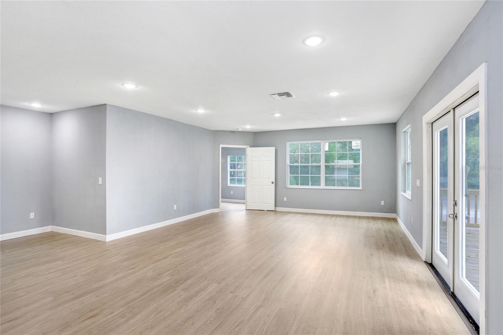 Image 12 of 25 For 310 Delaney Avenue