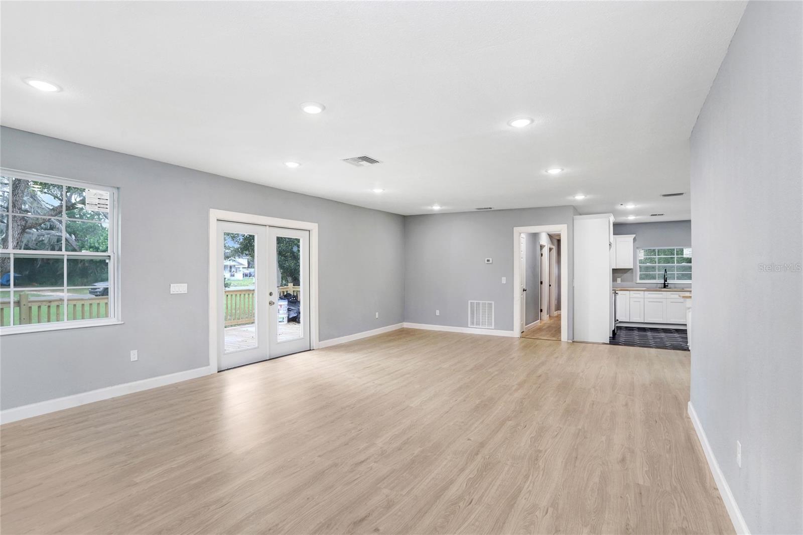Image 15 of 25 For 310 Delaney Avenue
