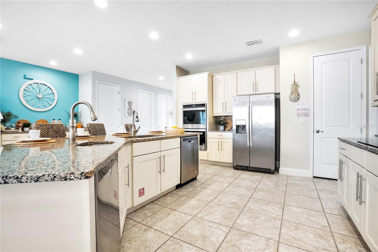 Image 11 of 82 For 7734 Graben Street